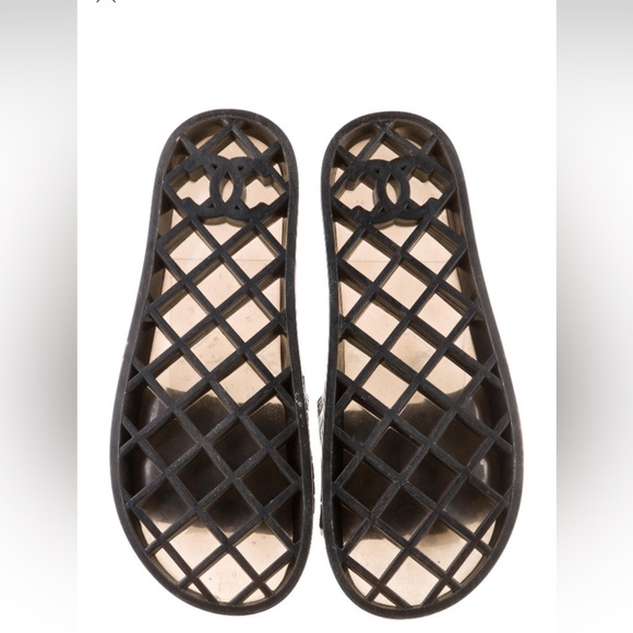CHANEL BLACK RUBBER JELLY slide - Picture 12 of 14